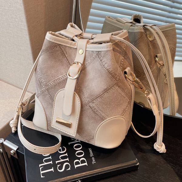 Outlet factory women shoulder bag niche design diamond bucket bag sweet and compact denim leather handbag small fresh lady stitching fashion backpack 1561#, Blue
Outlet factory women shoulder bag niche design diamond bucket bag sweet and compact denim leather handbag small fresh lady stitching fashion backpack 1561#, Blue