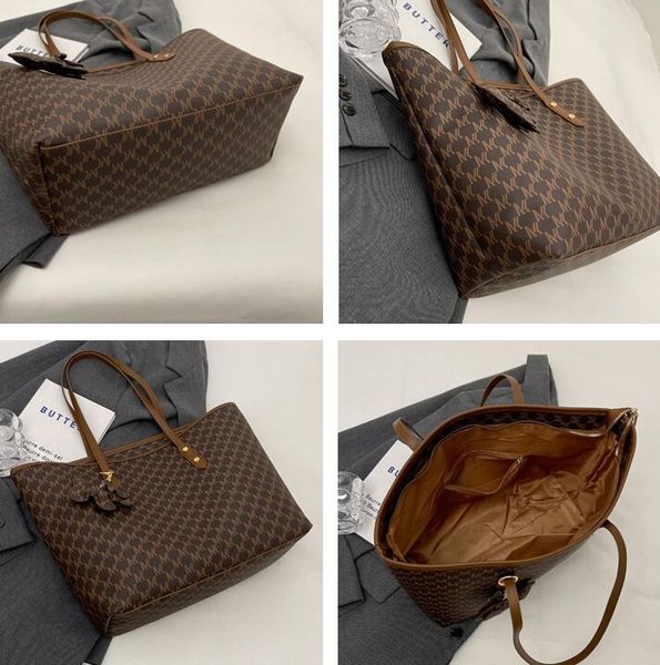 Outlet factory women shoulder bag classic letter printed tote bag large thick wear resistant leather handbag daily Joker color matching female crossbody bag 8170#, Beige
Outlet factory women shoulder bag classic letter printed tote bag large thick wear resistant leather handbag daily Joker color matching female crossbody bag 8170#, Beige