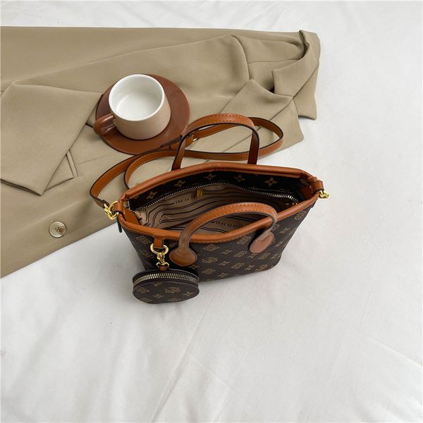 Wholesale women's handbags classic retro old color printed tote bag elegant contrast thick leather handbag trend plug in coin purse women backpack 99017#, Khaki
Wholesale women's handbags classic retro old color printed tote bag elegant contrast thick leather handbag trend plug in coin purse women backpack 99017#, Khaki