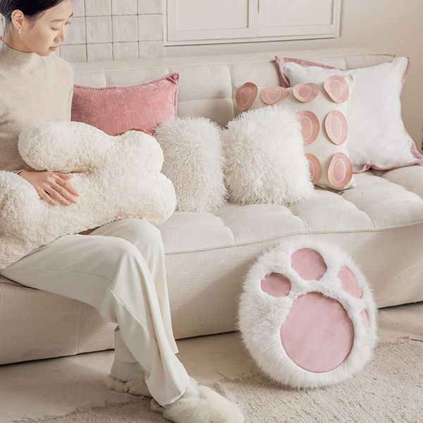 Nordic Modern Cat Claw Pillow Cartoon Pink Cushion Living Room Sofa Bedhead Cute Girl Heart Hug Pillowcase
Nordic Modern Cat Claw Pillow Cartoon Pink Cushion Living Room Sofa Bedhead Cute Girl Heart Hug Pillowcase