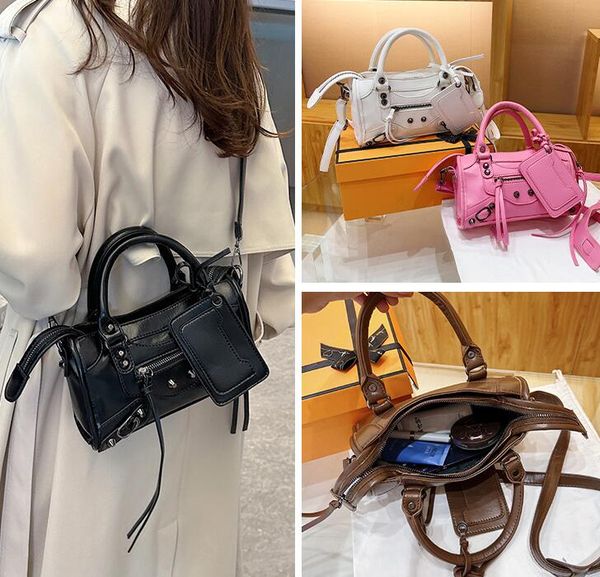 Wholesale ladies handbag this year's popular rivet crossbody bag Joker solid color leather retro motorcycle bag street trend tassel women handbag 6 colors 18055#, Black
Wholesale ladies handbag this year's popular rivet crossbody bag Joker solid color leather retro motorcycle bag street trend tassel women handbag 6 colors 18055#, Black
