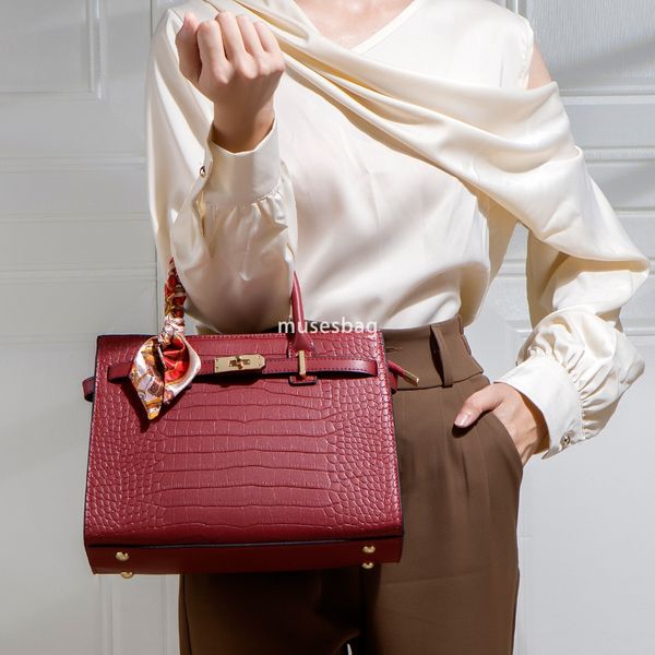 Mother's Day Red Bride Wedding Bag Women's Bag Mom Bag New handbag large capacity single shoulder lady
Mother's Day Red Bride Wedding Bag Women's Bag Mom Bag New handbag large capacity single shoulder lady