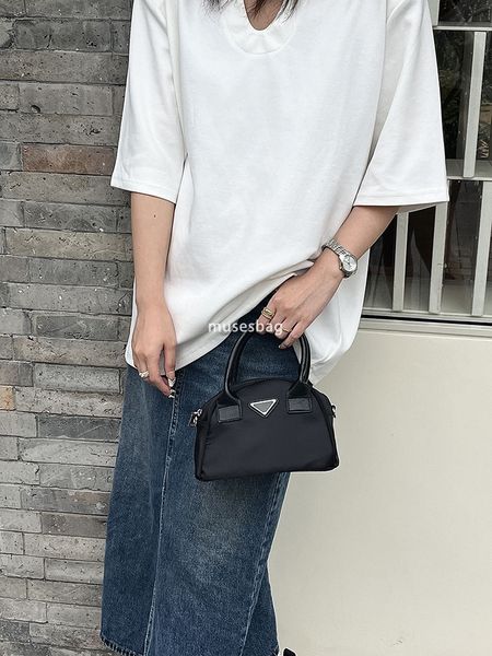 Casual Oxford cloth handbag simple new single shoulder bag female crossbody daily commuter ladies bag wholesale, Black
Casual Oxford cloth handbag simple new single shoulder bag female crossbody daily commuter ladies bag wholesale, Black