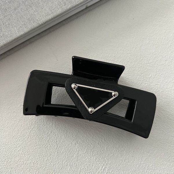 High Quality Black Barrettes Hair Clips Designer Brand Hair Clip Classic Letters Hairpin Women Hair Jewelry Hair Accessories
High Quality Black Barrettes Hair Clips Designer Brand Hair Clip Classic Letters Hairpin Women Hair Jewelry Hair Accessories