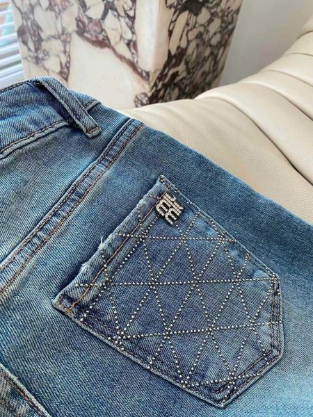 jeans women miui 2024new high waisted back pocket rhinestone logo design flared jeans classic fashion versatile slim, Blue
jeans women miui 2024new high waisted back pocket rhinestone logo design flared jeans classic fashion versatile slim, Blue