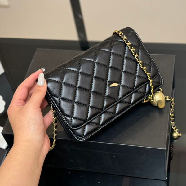 Fashion Designer Ladies Shoulder Bag Leather Diamond Plaid Gold Metal C-Buckle Card Bag Small Gold Ball Adjustable Chain Crossbody Bag Purse Dinner Bag 19cm, Pink
Fashion Designer Ladies Shoulder Bag Leather Diamond Plaid Gold Metal C-Buckle Card Bag Small Gold Ball Adjustable Chain Crossbody Bag Purse Dinner Bag 19cm, Pink