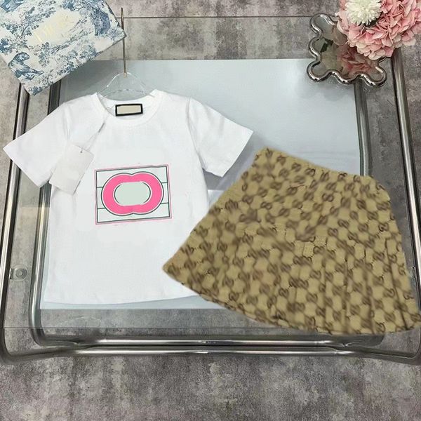 Trendy printed European American and British style big brand girl baby princess style pleated skirt mid size children western-style two-piece set, White
Trendy printed European American and British style big brand girl baby princess style pleated skirt mid size children western-style two-piece set, White