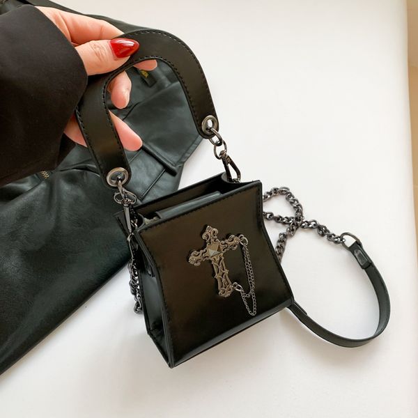 Factory wholesale ladies shoulder bag 4 colors street rivet mobile phone bag daily Joker solid color leather handbag trend skull mini coin purse 3150#, Red
Factory wholesale ladies shoulder bag 4 colors street rivet mobile phone bag daily Joker solid color leather handbag trend skull mini coin purse 3150#, Red