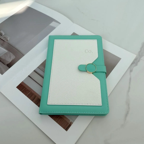 Wholesale Designer A5 Leather Face Hasp Simplicity Office Retro Letter Pattern Exquisite Notebook Christmas Teacher Day Gifts Students Creative