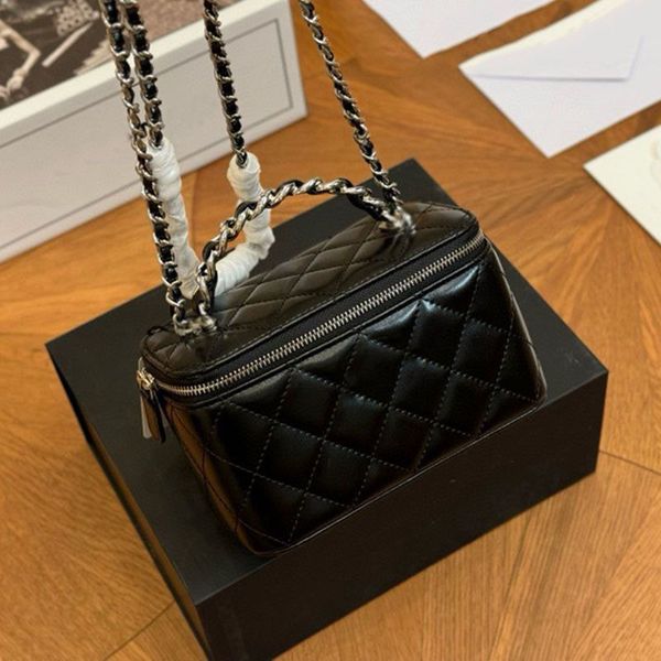 Designer bag Zipper cosmetic bag Acrylic chain handle quality leather Crossbody Bag saddle bag luxurys Handbags Fortune Bag Messenger Bag fortune bag 17m, Black
Designer bag Zipper cosmetic bag Acrylic chain handle quality leather Crossbody Bag saddle bag luxurys Handbags Fortune Bag Messenger Bag fortune bag 17m, Black