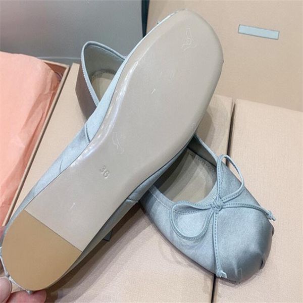 Fashion Luxury Paris Ballet Designer Professional Dance Shoes Satin ballerinas Bowknot Shallow Mouth Single Shoe flat sandals for women Dress Shoes, Red
Fashion Luxury Paris Ballet Designer Professional Dance Shoes Satin ballerinas Bowknot Shallow Mouth Single Shoe flat sandals for women Dress Shoes, Red