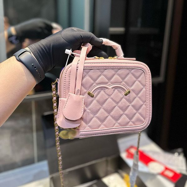 Designer Women Makeup Bag Vanity Box Caviar Leather 18cm Gold Hardware Two-Tone Appliques Decoration Matelasse Chain Square Cosmetic Case Purse Shoulder Handbag, Pink
Designer Women Makeup Bag Vanity Box Caviar Leather 18cm Gold Hardware Two-Tone Appliques Decoration Matelasse Chain Square Cosmetic Case Purse Shoulder Handbag, Pink
