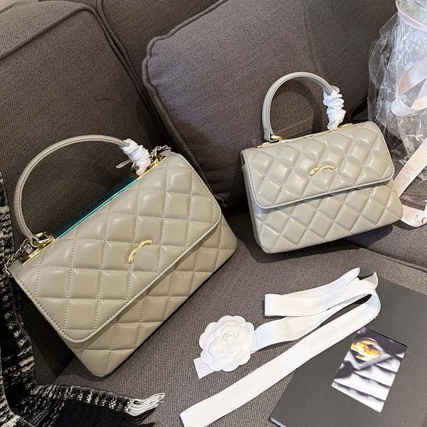Designer Ladies Clamshell Shoulder Bag Luxury Sheepskin Hollow Sequin Embellished Top Handle Gold Buckle Hardware Tote Bag Crossbody Bag Fashion Dinner Bag 20/25cm, White
Designer Ladies Clamshell Shoulder Bag Luxury Sheepskin Hollow Sequin Embellished Top Handle Gold Buckle Hardware Tote Bag Crossbody Bag Fashion Dinner Bag 20/25cm, White