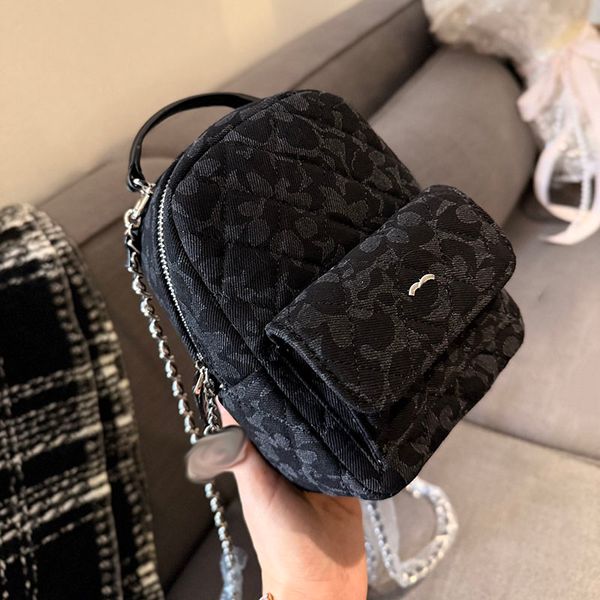 Designer Female Mini Backpack Black Denim Two-Color Cartoon Pattern Hardware Metal Cc Pendant Matias Chain Handbag Classic Everyday Makeup Bag Purse 18x13cm
Designer Female Mini Backpack Black Denim Two-Color Cartoon Pattern Hardware Metal Cc Pendant Matias Chain Handbag Classic Everyday Makeup Bag Purse 18x13cm