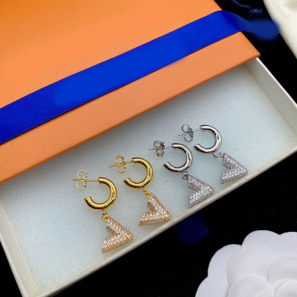 Luxury Hoop Earrings Classic Designer Letter V Ear Stud Women Gold Silver Plated Stainless Steel Ear Drop Fashion Jewerlry Wedding Party Gift High Quality Wholesale
Luxury Hoop Earrings Classic Designer Letter V Ear Stud Women Gold Silver Plated Stainless Steel Ear Drop Fashion Jewerlry Wedding Party Gift High Quality Wholesale