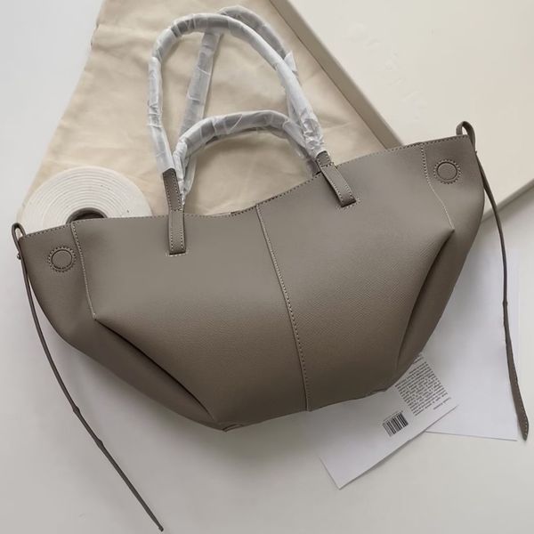 Luxury Tote Bag Des… - image