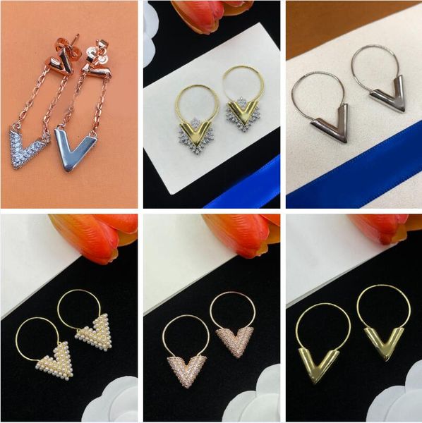 Elegant Hoop Earrings Designer Crystal Letter V Ear Drop Dangle Gold Silver Plated Stainless Steel Ear Stud Fashion Women Jewerlry Wedding Party Gift High Quality
Elegant Hoop Earrings Designer Crystal Letter V Ear Drop Dangle Gold Silver Plated Stainless Steel Ear Stud Fashion Women Jewerlry Wedding Party Gift High Quality