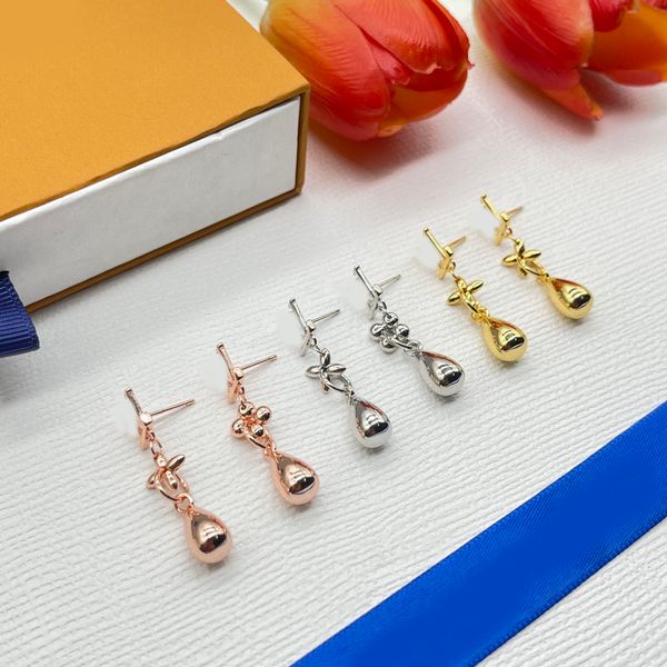Luxury Drop Earrings Classic Designer Clover Letter Ear Drop Gold Silver Plated Stainless Steel Ear Stud Fashion Women Jewerlry Wedding Party Gift High Quality
Luxury Drop Earrings Classic Designer Clover Letter Ear Drop Gold Silver Plated Stainless Steel Ear Stud Fashion Women Jewerlry Wedding Party Gift High Quality