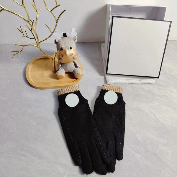 Designer Men Autumn Gloves Warm Fashoins Winter Women thickening Knitted glove Five Fingers Cold proof Touch screen Mittens
Designer Men Autumn Gloves Warm Fashoins Winter Women thickening Knitted glove Five Fingers Cold proof Touch screen Mittens