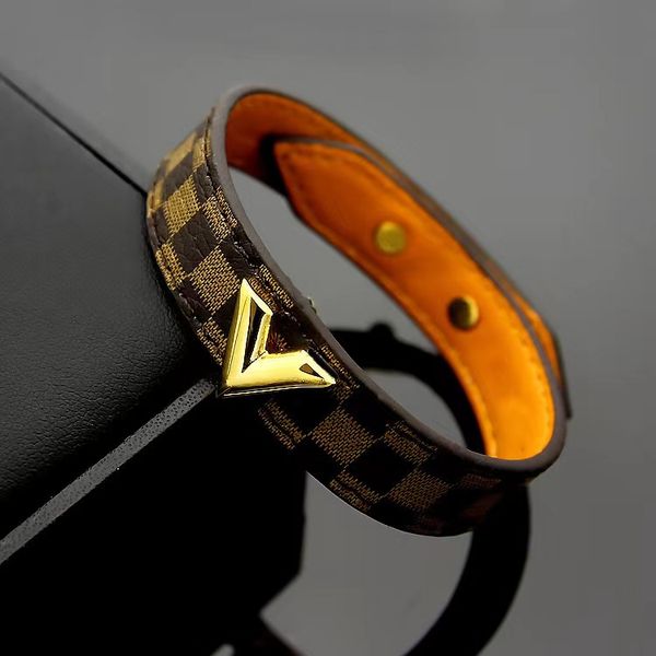 Fashion Mens Leather Bracelet Designer Bracelets Women Adjustable Wide Flower Plaid Wristband Designer Jewelry Hardware Plated Gold Charm Bangle