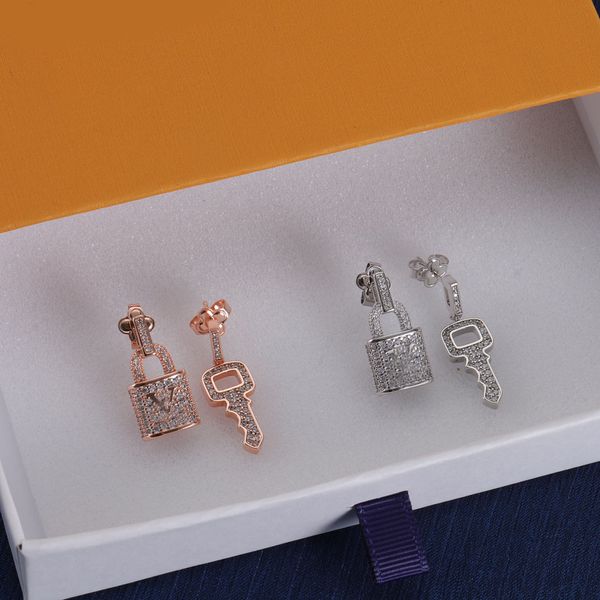 Luxury Drop Earrings Classic Designer Crystal Lock Letter Ear Drop Gold Silver Plated Stainless Steel Ear Stud Fashion Women Jewerlry Wedding Party Gift
Luxury Drop Earrings Classic Designer Crystal Lock Letter Ear Drop Gold Silver Plated Stainless Steel Ear Stud Fashion Women Jewerlry Wedding Party Gift