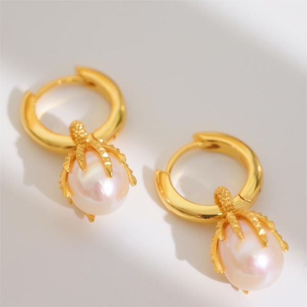 

Women's rivet earrings, light luxury natural pearl earrings