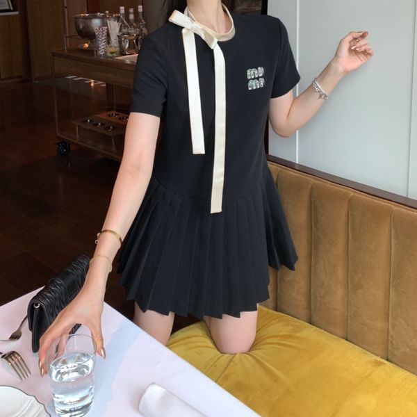 designer clothes women skirt Gentle style neckline bow tie studded diamond logo decoration pleated short sleeved suit skirt, Black
designer clothes women skirt Gentle style neckline bow tie studded diamond logo decoration pleated short sleeved suit skirt, Black