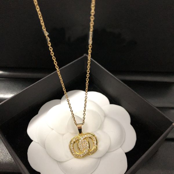 Designer Letter Necklace Brand Pendant 18K Gold Plated Stainless Steel Necklace Choker Chain Womens Wedding Luxury Jewelry Gift
Designer Letter Necklace Brand Pendant 18K Gold Plated Stainless Steel Necklace Choker Chain Womens Wedding Luxury Jewelry Gift