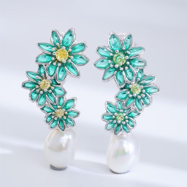 Niche design 925 silver finely inlaid enamel natural pearl topaz blue-green daisy stud earrings
Niche design 925 silver finely inlaid enamel natural pearl topaz blue-green daisy stud earrings