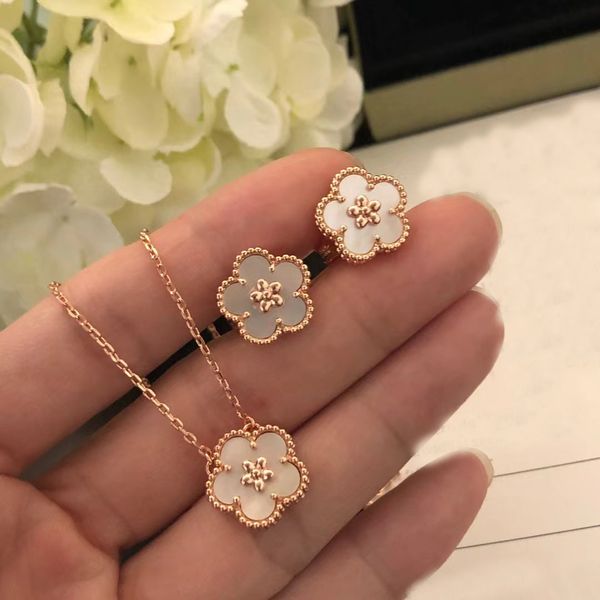 

18K Rose Gold Luxury Sweet Plum Blossom Flower Designer Earrings Studs Mother of Pearl Charm Ear Rings Earring Earings Bracelets Necklaces Jewelry Gift