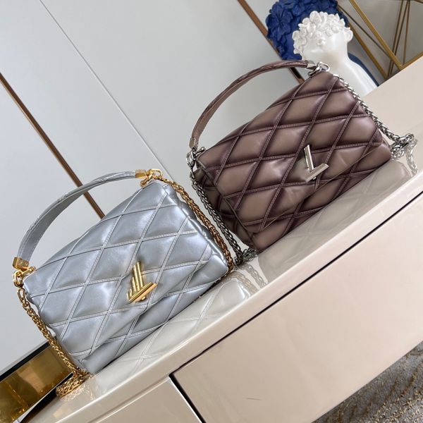 Fashion designer bag the tote bag luxurys handbags shoulder crossbody bag belt embossed Shopping bags totes lady luxury handbag women purse sac Genuine Leather, Silver
Fashion designer bag the tote bag luxurys handbags shoulder crossbody bag belt embossed Shopping bags totes lady luxury handbag women purse sac Genuine Leather, Silver