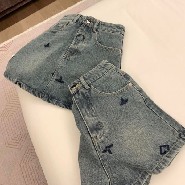 Summer new Europe and the United States tide embroidered letters foreign-style thin temperament high-waisted casual denim skirt female, Blue
Summer new Europe and the United States tide embroidered letters foreign-style thin temperament high-waisted casual denim skirt female, Blue