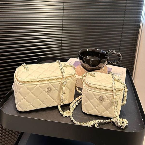 Designer Makeup Bag Crossbody Bag handbag Chain Bag Cosmetic Bags Pouch Hobo Box Bag Women's handle Cases Shoulder totes Luxury leather Toi, Beige chain-s-10*6
Designer Makeup Bag Crossbody Bag handbag Chain Bag Cosmetic Bags Pouch Hobo Box Bag Women's handle Cases Shoulder totes Luxury leather Toi, Beige chain-s-10*6