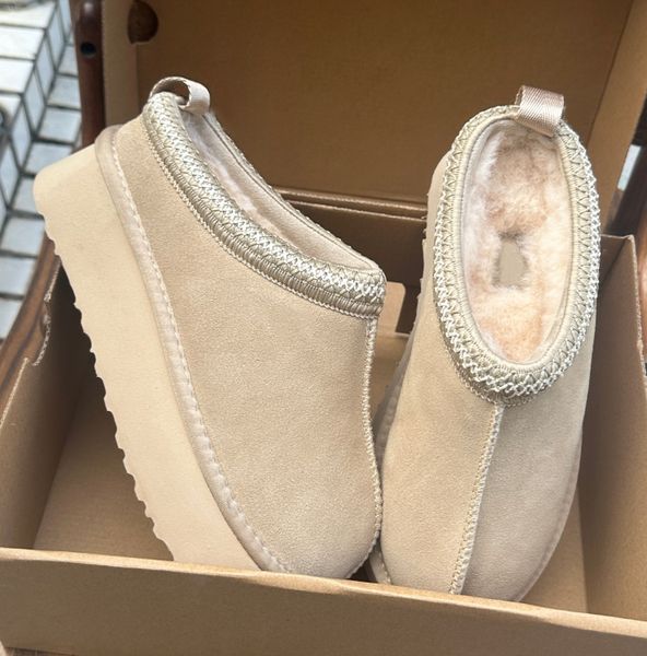 Designer Sandals Tazz Slippers Luxury Slides Mustard Platform Classical Sheepskin Boots Slip-on Shoes Suede Upper Wool Winter Outdoor Street Booties, Blue
Designer Sandals Tazz Slippers Luxury Slides Mustard Platform Classical Sheepskin Boots Slip-on Shoes Suede Upper Wool Winter Outdoor Street Booties, Blue