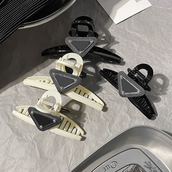 Hair Clips Letter Barrettes Girl Triangle Hai Pin Designer Gift Jewelry Design Love Hairpin for Women Hair Accessories
Hair Clips Letter Barrettes Girl Triangle Hai Pin Designer Gift Jewelry Design Love Hairpin for Women Hair Accessories