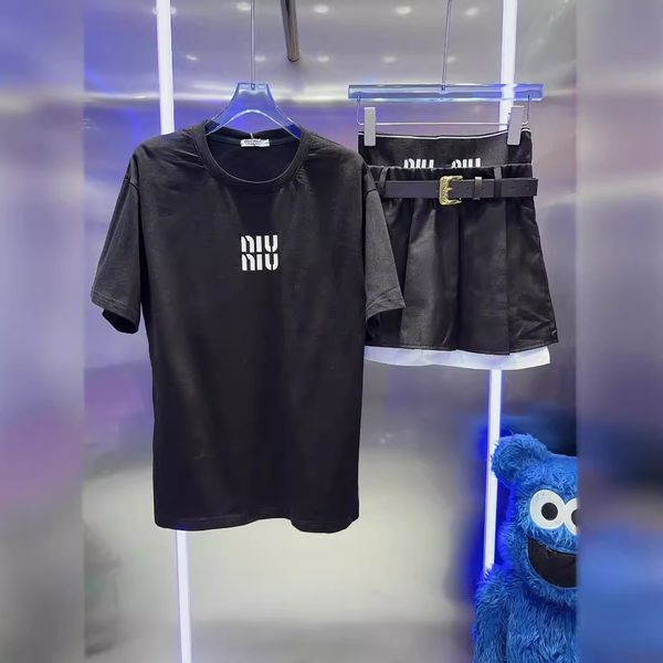 miumi tshirt skirt set M letter logo fashionable short sleeved Tshirt high waisted short skirt set, Black
miumi tshirt skirt set M letter logo fashionable short sleeved Tshirt high waisted short skirt set, Black