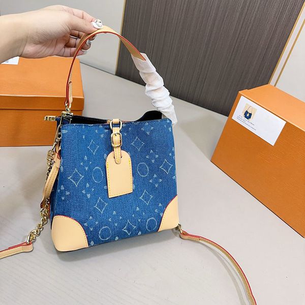 Large Capacity Ladies Casual Handbag Designer Denim Leather Stitching Design Detachable Shoulder Strap Crossbody Bag Shoulder Bag Daily Commuting Bag 21x19cm, Blue
Large Capacity Ladies Casual Handbag Designer Denim Leather Stitching Design Detachable Shoulder Strap Crossbody Bag Shoulder Bag Daily Commuting Bag 21x19cm, Blue