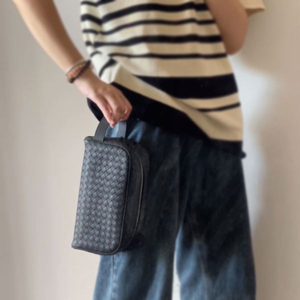 Top 10A designer weave men clutch bag intrecciato classic beauty make up bag Cosmetic storage bags case women handbag purse genuine leather with box, Black
Top 10A designer weave men clutch bag intrecciato classic beauty make up bag Cosmetic storage bags case women handbag purse genuine leather with box, Black
