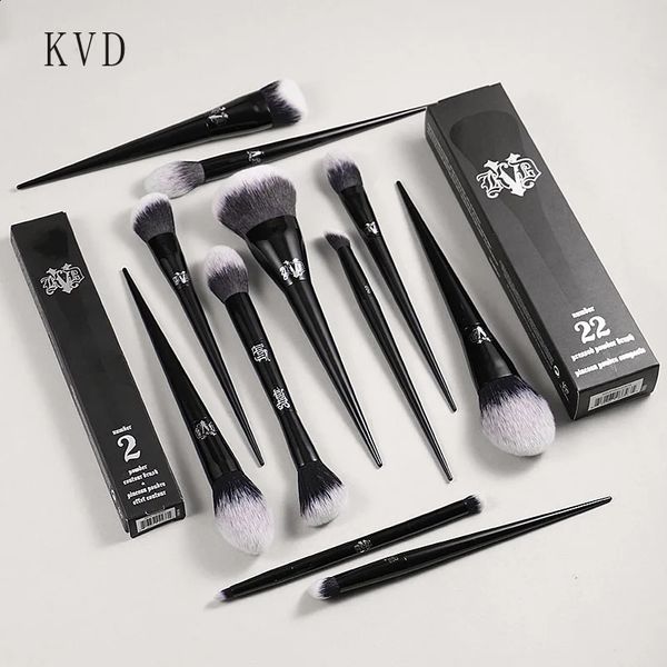 Kat Von D Set Kit Foundation Blush Highlight Concealer Powder Sculpting Eyeshadow KVD Makeup Brush 241118 
Kat Von D Set Kit Foundation Blush Highlight Concealer Powder Sculpting Eyeshadow KVD Makeup Brush 241118