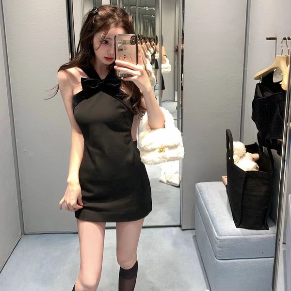 

miui clothes Luxury Fashionable Velvet bow decoration elegant socialite style slimming off the back suspender dress Same style as Star, Black