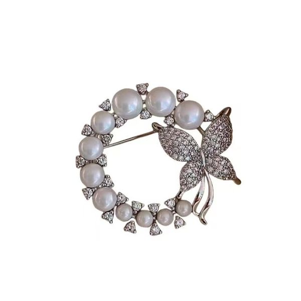 brooches designer Brooch Designer high quality Brooch Fashion Women Pearl Crystal Rhinestone Suit Pin Jewelry gift Jewelry wholesale clothing accessories
brooches designer Brooch Designer high quality Brooch Fashion Women Pearl Crystal Rhinestone Suit Pin Jewelry gift Jewelry wholesale clothing accessories