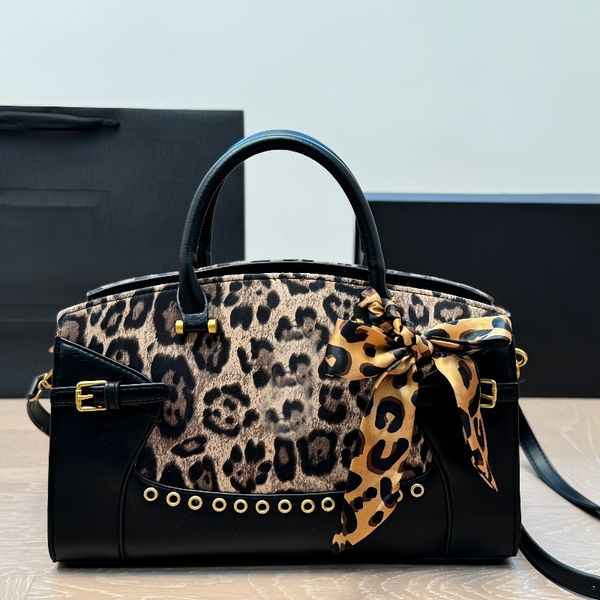 Designer tote bag women's shoulder bag fashion leopard print bag high quality leather bag diamond check bag casual tote handbag retro party bag classic crossbody bag, Black 28*20
Designer tote bag women's shoulder bag fashion leopard print bag high quality leather bag diamond check bag casual tote handbag retro party bag classic crossbody bag, Black 28*20