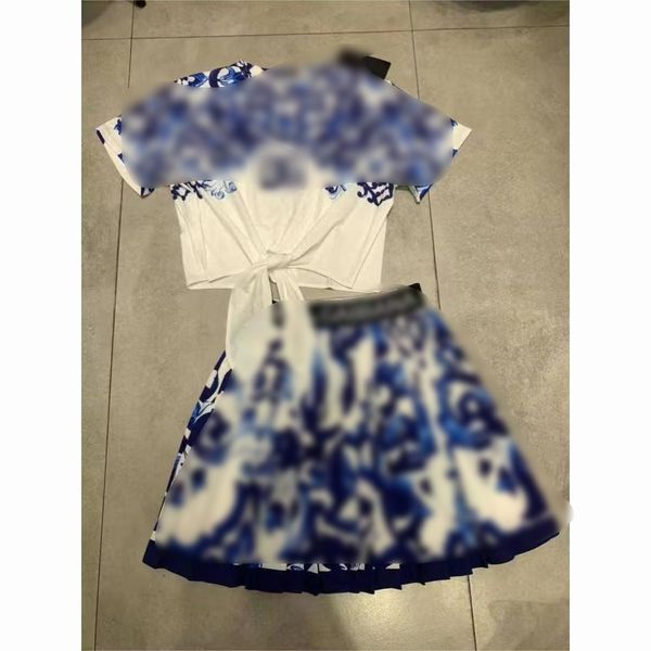 Two-piece dress skirt womenswear Designer clothing Medusa Halter Top Artsy vintage Print high waist skirt set High quality womenswear B6, Yellow
Two-piece dress skirt womenswear Designer clothing Medusa Halter Top Artsy vintage Print high waist skirt set High quality womenswear B6, Yellow
