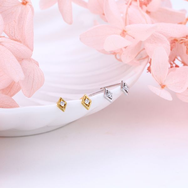 S925 pure silver exquisite and compact diamond shaped personalized fashionable ear pin earrings
S925 pure silver exquisite and compact diamond shaped personalized fashionable ear pin earrings