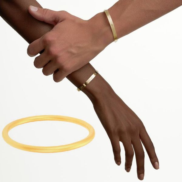 High Quality Bangle Bracelet Designer Celebrity Cuff Bracelet In 18k Yellow Gold Womens Classic Luxury Jewelrys Fashion Party Gift Without Box
High Quality Bangle Bracelet Designer Celebrity Cuff Bracelet In 18k Yellow Gold Womens Classic Luxury Jewelrys Fashion Party Gift Without Box