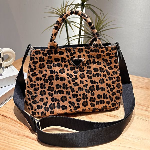Designer bags Classic Luxury Women Leather Shoulder Bag Buckskin Handbag Second hand Beach bag Shopping Bag Large capacit Tote Travel bag Messenger bag 29m, Multi-color
Designer bags Classic Luxury Women Leather Shoulder Bag Buckskin Handbag Second hand Beach bag Shopping Bag Large capacit Tote Travel bag Messenger bag 29m, Multi-color