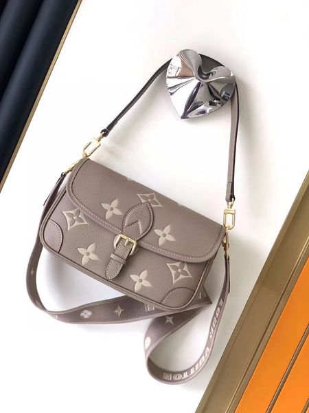 2024 Fashion Designer Bag Crossbody Shoulder Bag High Quality Chain Wallet Lady Easy Pouch on Strap Mini bag Purse Letters Hand Flower Stripes Brand Handbags, Black
2024 Fashion Designer Bag Crossbody Shoulder Bag High Quality Chain Wallet Lady Easy Pouch on Strap Mini bag Purse Letters Hand Flower Stripes Brand Handbags, Black
