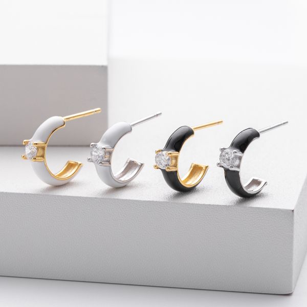 S925 pure silver diamond studded earrings for women with feminine temperament, light luxury, simple retro and sweet earrings
S925 pure silver diamond studded earrings for women with feminine temperament, light luxury, simple retro and sweet earrings