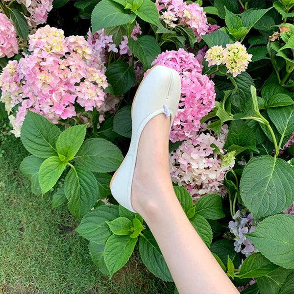 Genuine Leather Pig Feet Split Toe Shoes Personalized Shallow Flat Bottom Shoes Womens Shoes, Silver
Genuine Leather Pig Feet Split Toe Shoes Personalized Shallow Flat Bottom Shoes Womens Shoes, Silver