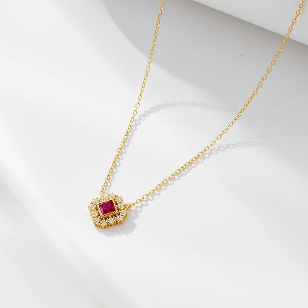Zircon necklace for women, fashionable and luxurious temperament, geometric princess square ruby hollow pendant, collarbone chain
Zircon necklace for women, fashionable and luxurious temperament, geometric princess square ruby hollow pendant, collarbone chain